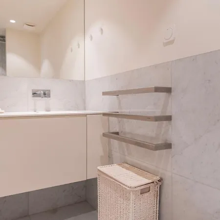 Апартаменты Alfama 3br With Terrace By Lovelystay