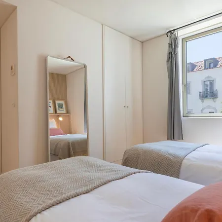 Alfama 3br With Terrace By Lovelystay Апартаменты *